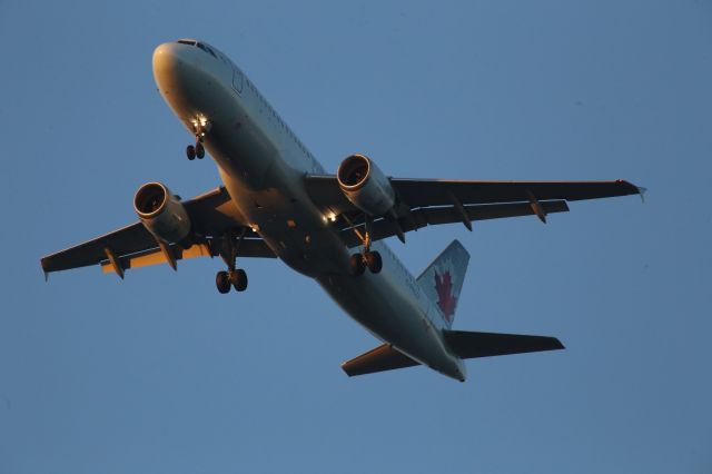 Airbus A320 (C-FKCO)