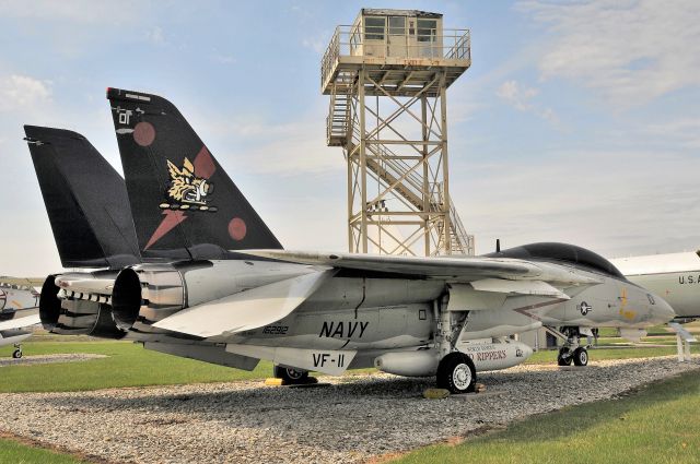 Grumman F-14 Tomcat —