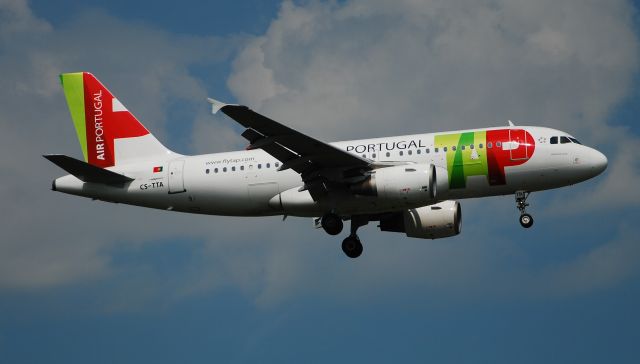 Airbus A320 (CS-TTA) - Taken from the Threshold of 29L