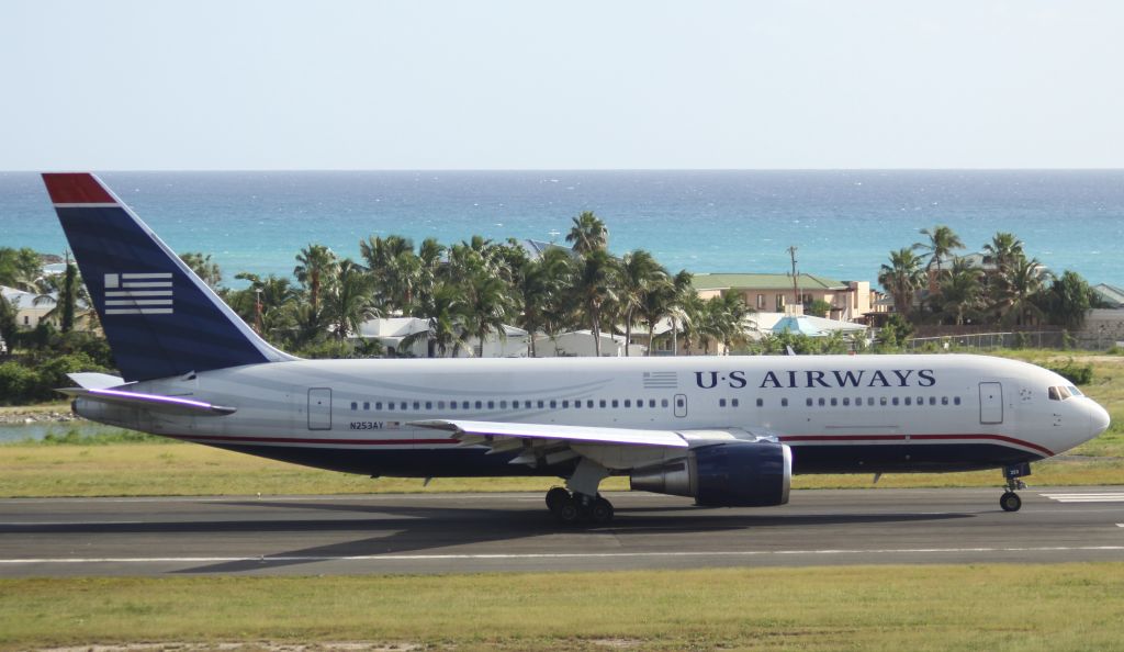 Airbus A330-300 (N253AY)