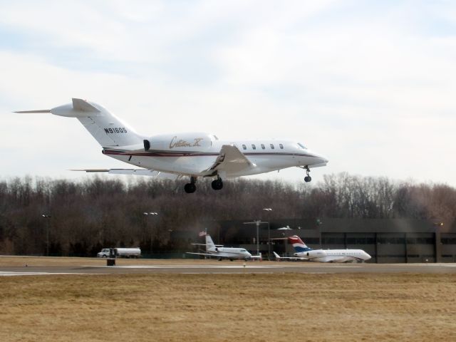 Cessna Citation X (N916QS) - Landing runway 34.