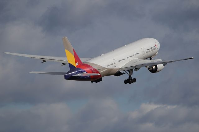 Boeing 777-200 (HL7756) - on 11 August 2019