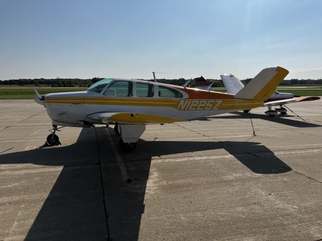 Beechcraft 35 Bonanza —