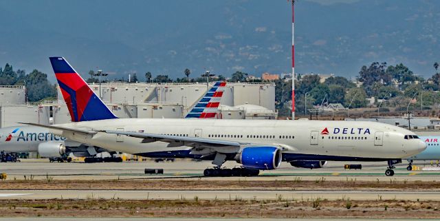 Boeing 777-200 (N865DA) - N865DA Delta Air Lines Boeing 777-232(ER) s/n 29737 - Delivered December 1999 br /br /Los Angeles International Airport (IATA: LAX, ICAO: KLAX, FAA LID: LAX)br /Photo: TDelCorobr /September 2, 2017