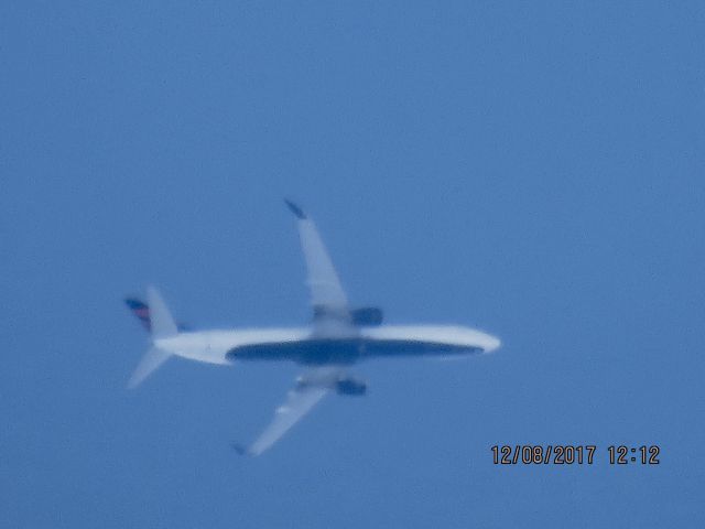 Boeing 737-900 (N826DN)