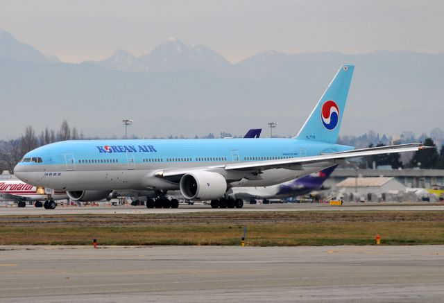 Boeing 777-200 (HL7765)