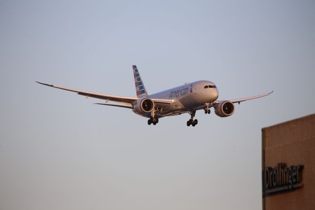 Boeing 787-8 (N877BF)