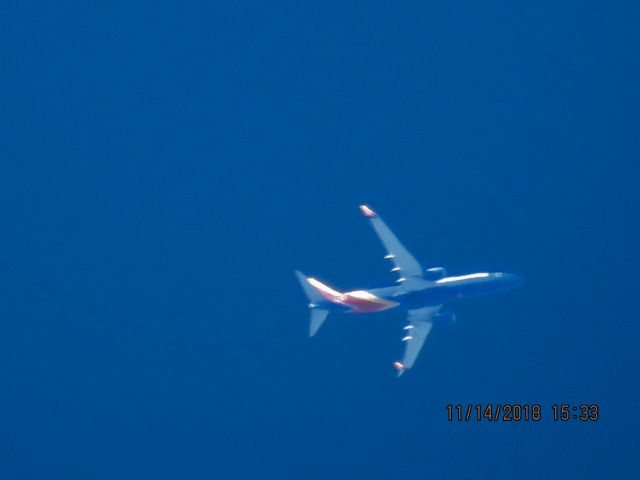 Boeing 737-800 (N8514F)