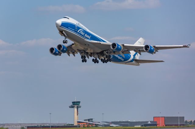 Boeing 747-200 (VP-BIM)