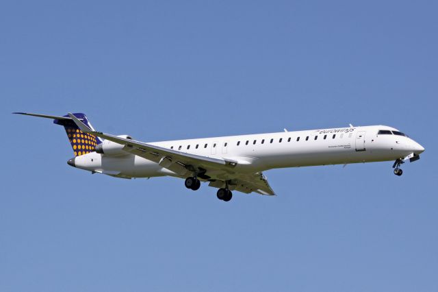 Canadair Regional Jet CRJ-900 (D-ACNR)