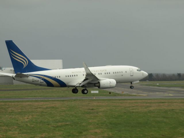 Boeing 737-700 (A6-RJZ)