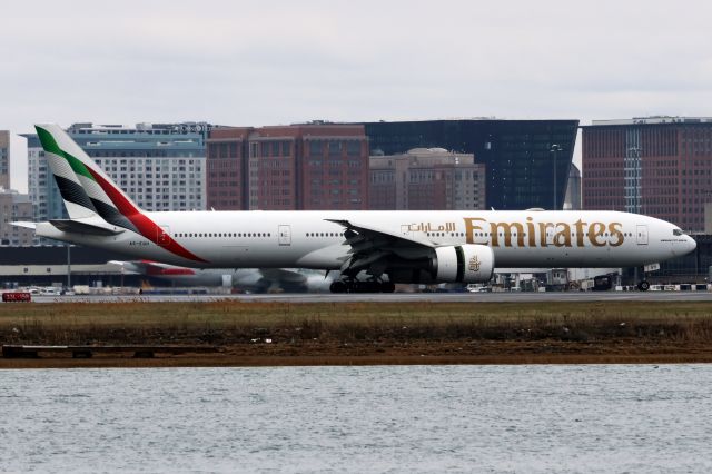 BOEING 777-300ER (A6-EQH)