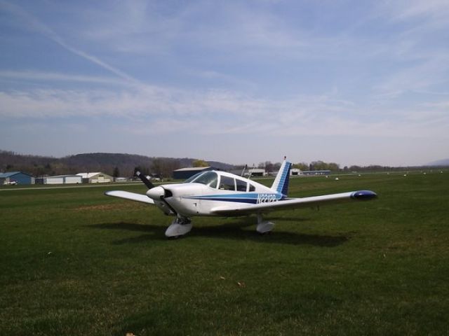 Piper Cherokee (N2212R) - 1969 Piper Cherokee 180