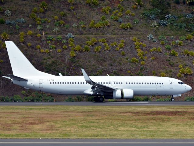 Boeing 737-800 (LY-TUI)