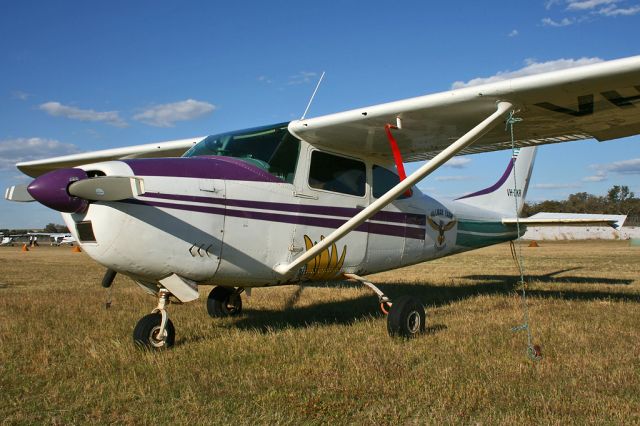 Cessna Skylane (VH-DKR)