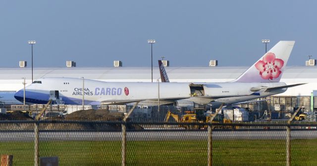 Boeing 747-200 (B-18723)