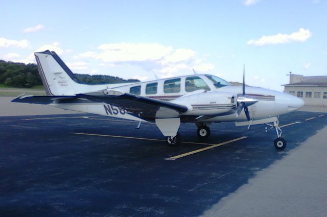 Beechcraft Baron (58) (N58GE)