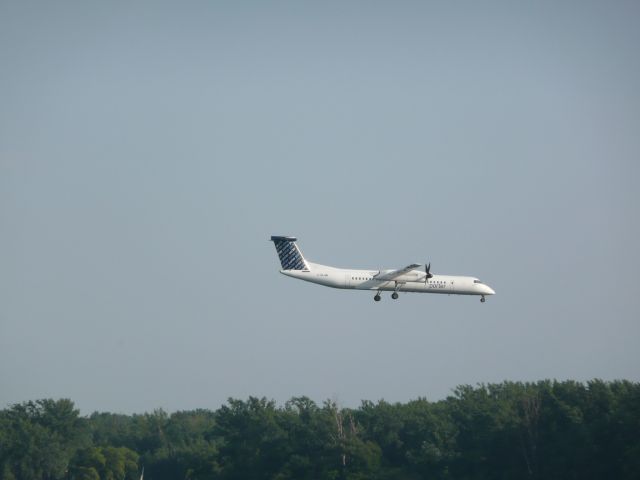 de Havilland Dash 8-400 (C-GLQM)
