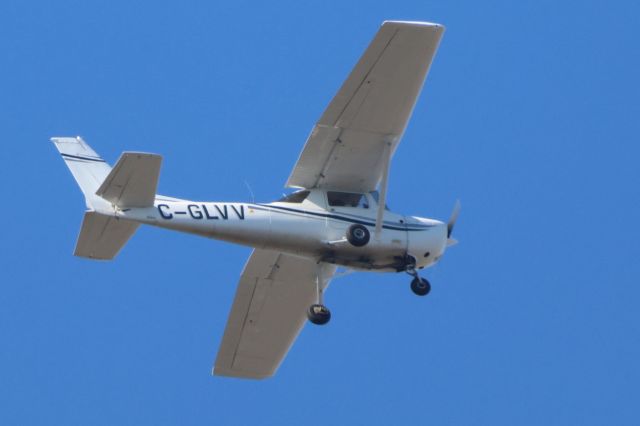Cessna Commuter (C-GLVV) - C-GLVV Cessna 150M Altitude 410 Mètres. Vitesse 174 Km/H. Survolant la ville de Lavaltrie QC.   Le 18-10-2024 à 13:47.