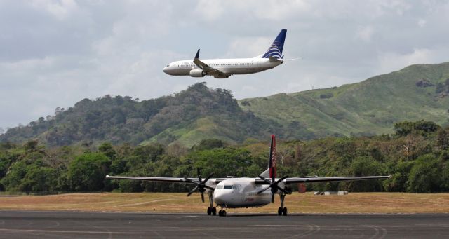 Boeing 737-700 (HP-1721CMP)