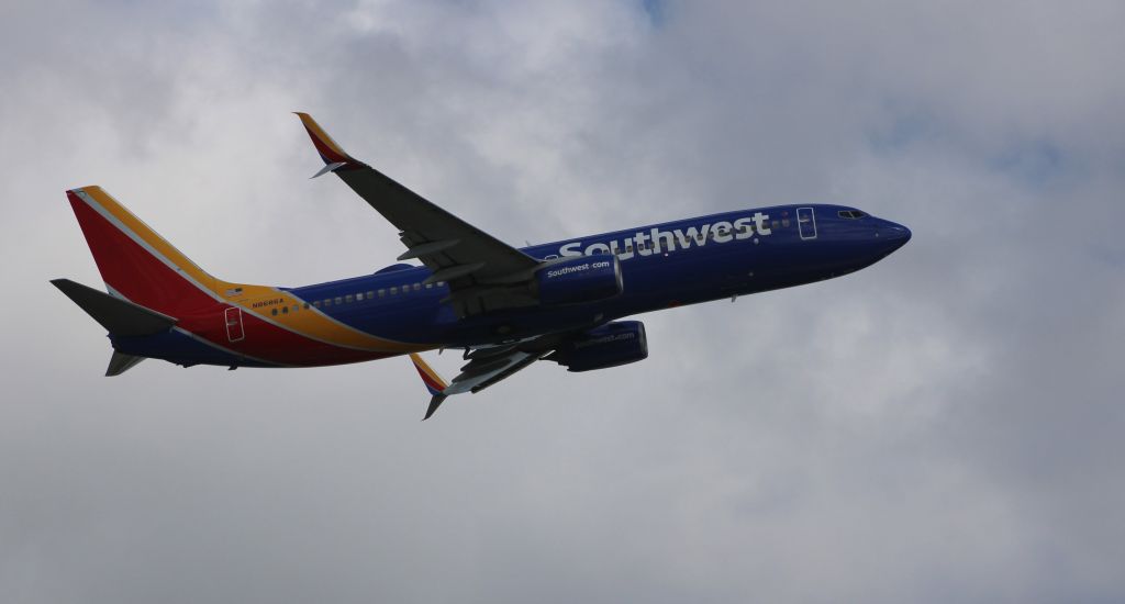 Boeing 737-800 (N8686A) - Shortly after departure is this 2016 Southwest Airlines Boeing 737-8H4 from the Summer of 2020.