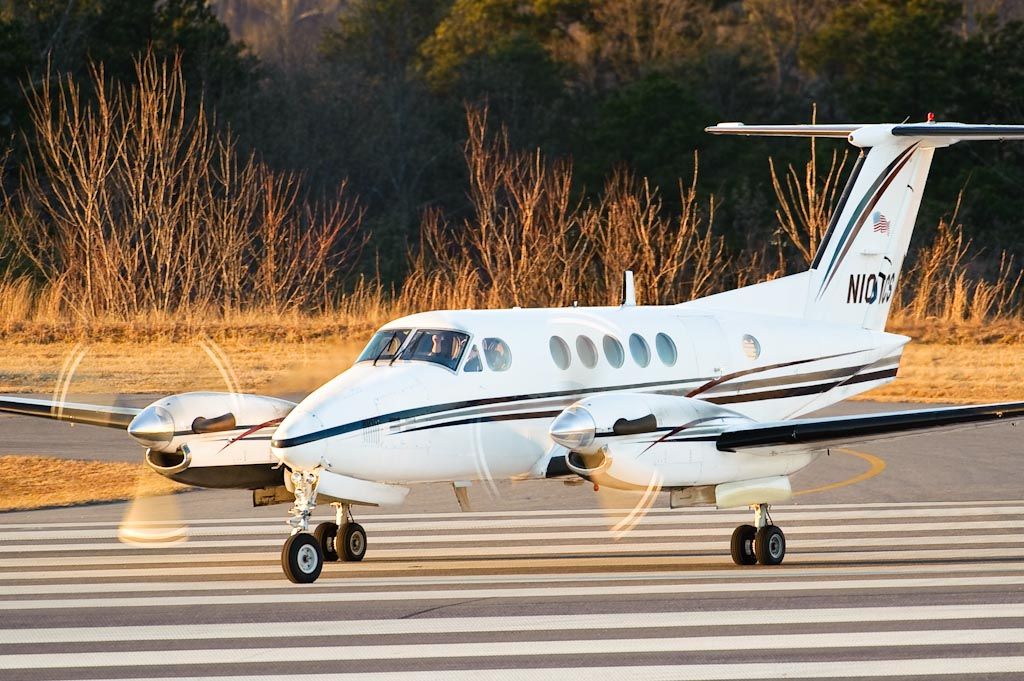 Beechcraft Super King Air 200 (N101CS) - Cleared for take off on 24. 01/15/10