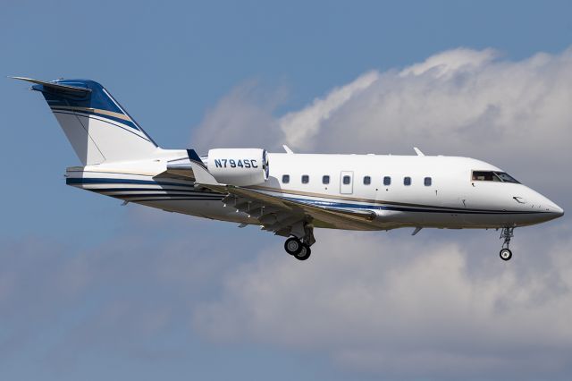 Bombardier Challenger 300 (N794SC)