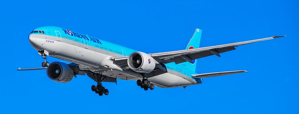 BOEING 777-300 (HL8274) - HL8274 Korean Air Boeing 777-3B5ER s/n 41998 -Harry Reid International Airport  KLASbr /Photo: TDelCorobr /January 8, 2024 