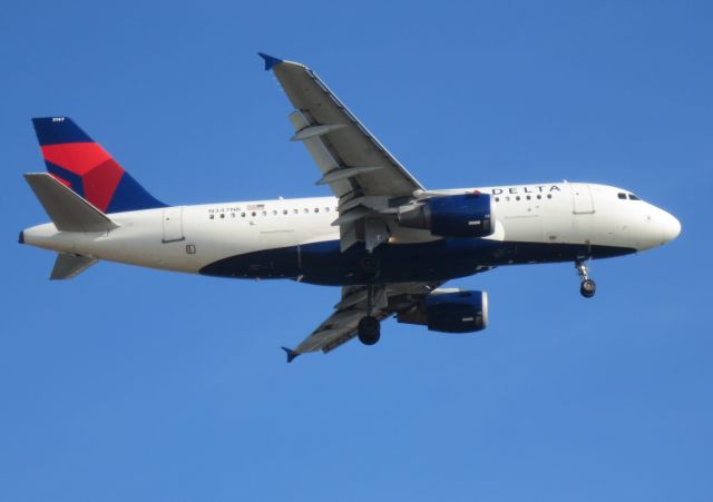 Airbus A319 (N374NB)