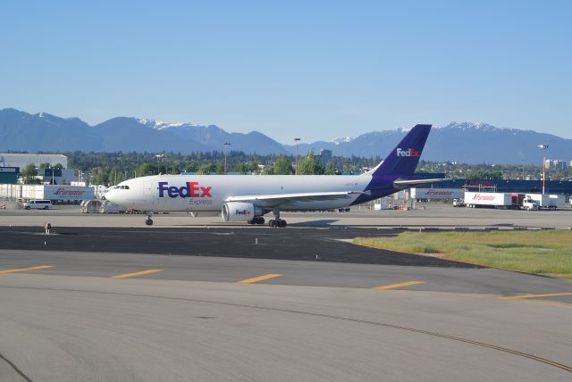 Airbus A300F4-600 (N671FE)