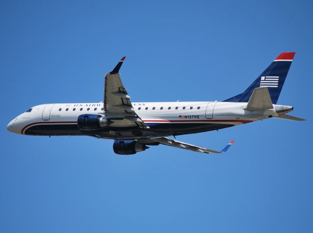 Embraer 175 (N137HQ) - Departing 36C - 9/2/10