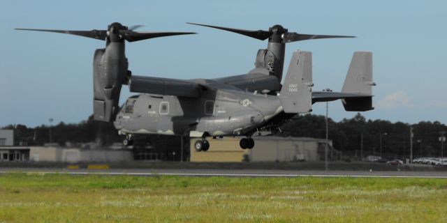 Bell V-22 Osprey (09-0040) - USAF MV-22 getting some work done at Tallahassee