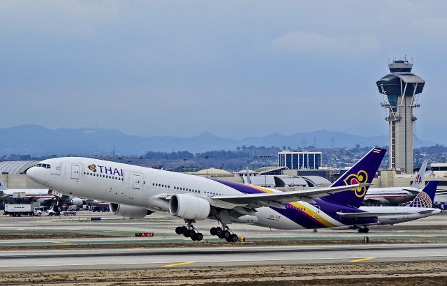 Boeing 777-200 (HS-TJT)