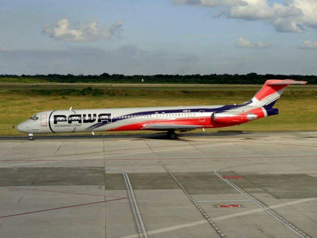 McDonnell Douglas MD-82 (HI914)