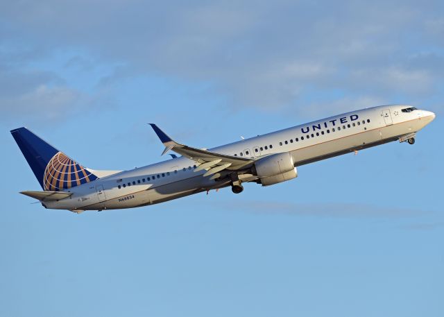 Boeing 737-900 (N68834)
