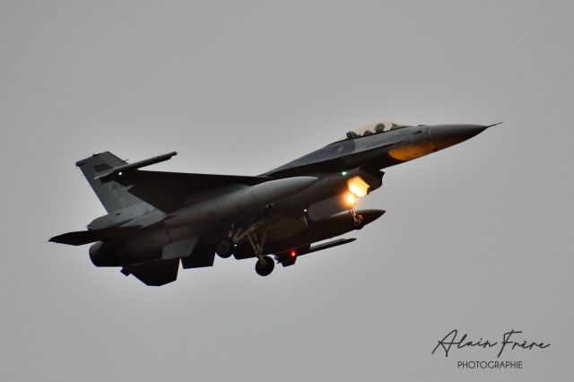 Lockheed F-16 Fighting Falcon — - retour de mission