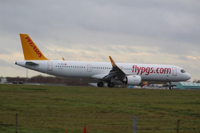 Airbus A321neo (RC-RDA) - A Pegasus A321neo taking off at London Stansted Airport, on runway 22.br /br /Location: London Stansted Airport.br /Date: 21.12.22 (dd/mm/yy).