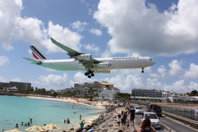 — — - This is my favorite airport to visit. Luckily caught the Air France arrival just prior to leaving the beach. 