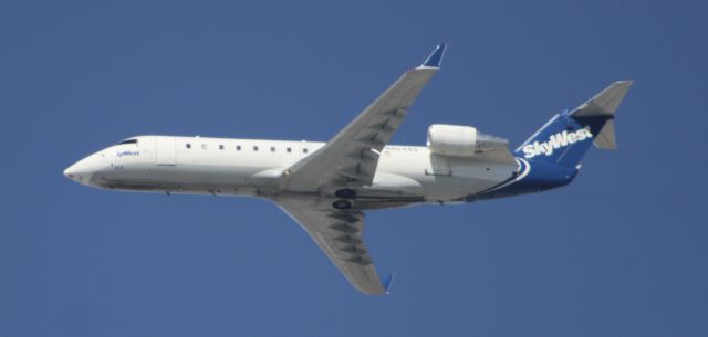 Canadair Regional Jet CRJ-200 (N864AS)