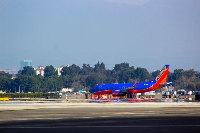 Boeing 737-700 — - Waiting for takeoff 19R KSNA!