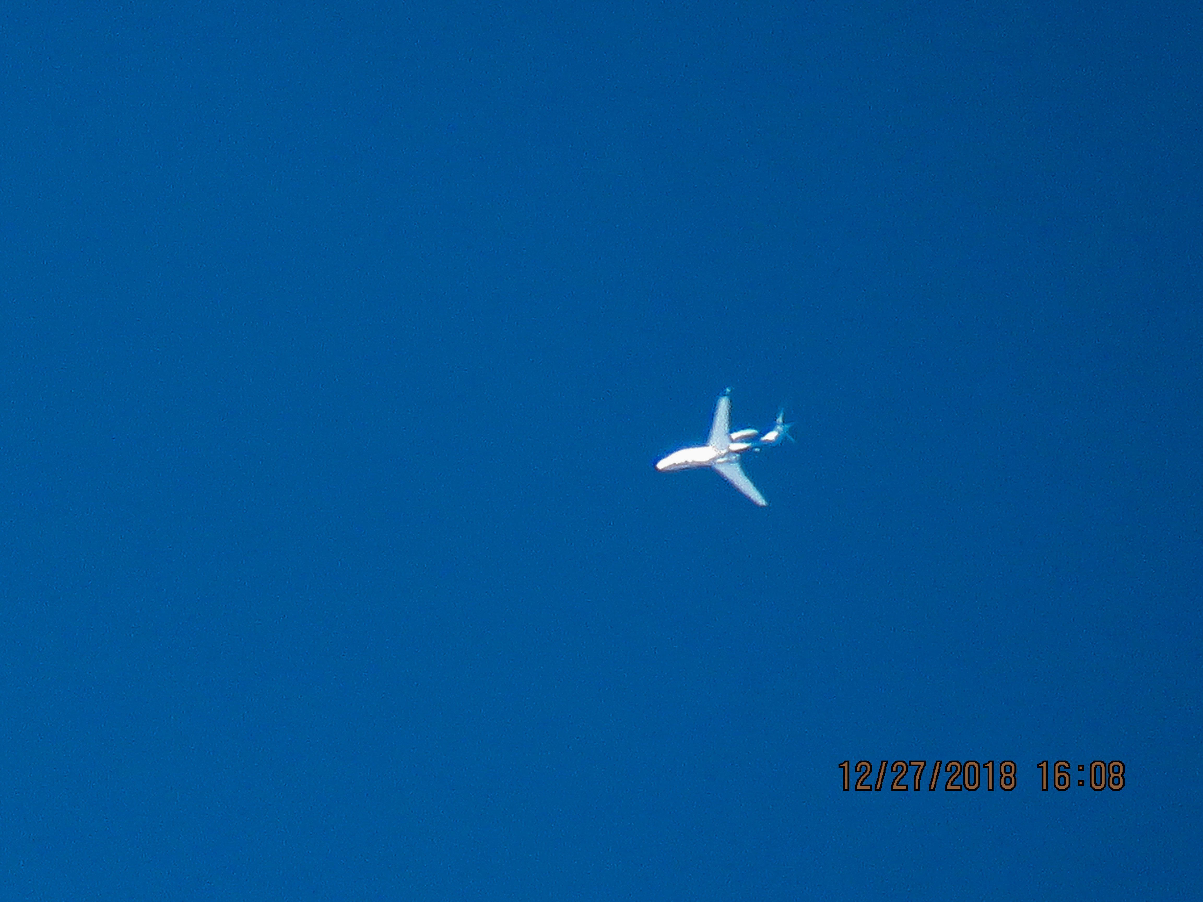 Embraer Phenom 300 (N715DE)