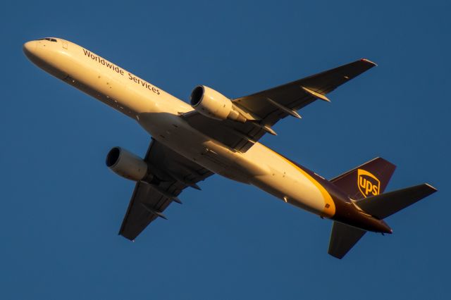 Boeing 757-200 (N418UP) - Taken December 20, 2018 from Founders' Plaza.