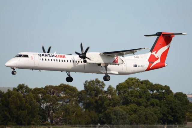 de Havilland Dash 8-400 (VH-QOT) - On short finals for runway 05. Wednesday, 21st May 2014.