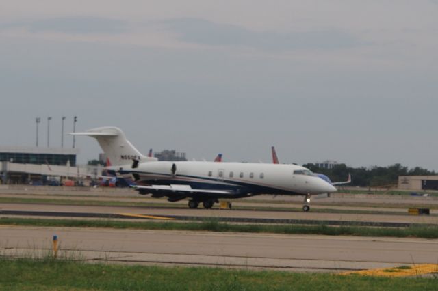 Bombardier Challenger 300 (N550FX)