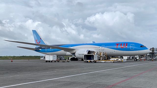 Boeing 787-8 (G-TUIL) - Waiting to board the plane to return to the UK