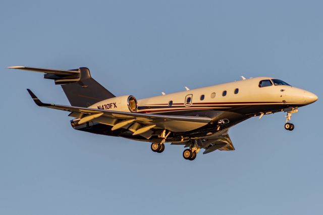 Embraer Legacy 450 (N410FX)