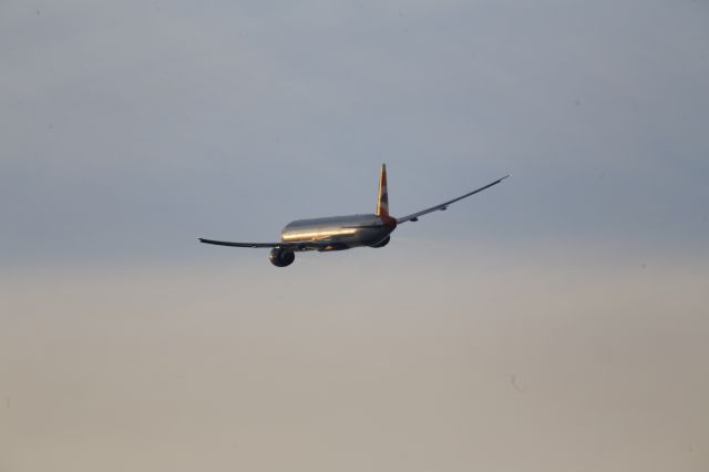 BOEING 777-300ER (G-STBA)