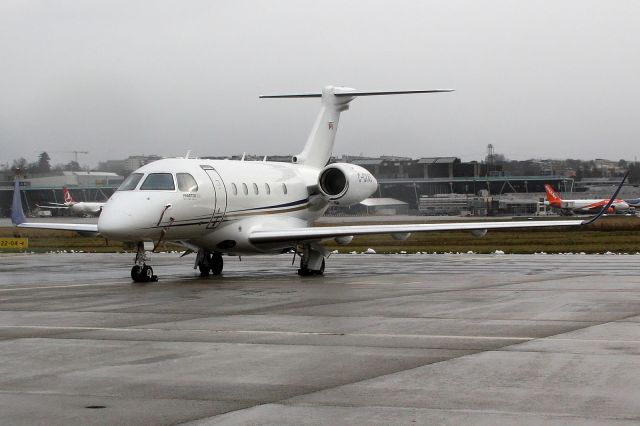 Embraer Legacy 550 (C-GXAS)