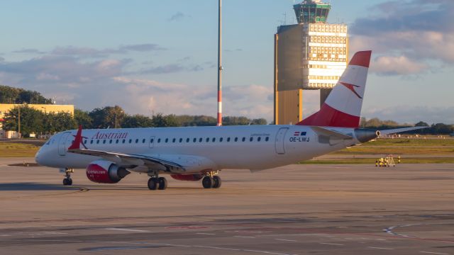 EMBRAER 195 (OE-LWJ)