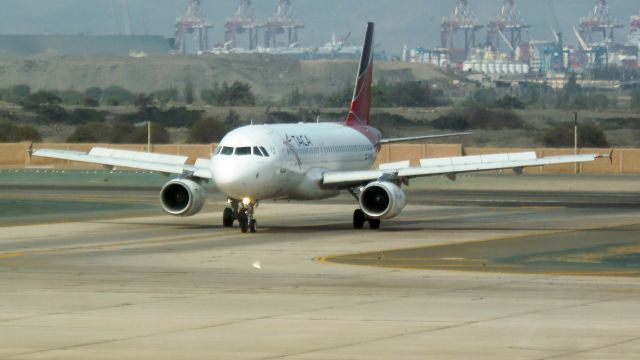 Airbus A320 (N499TA)